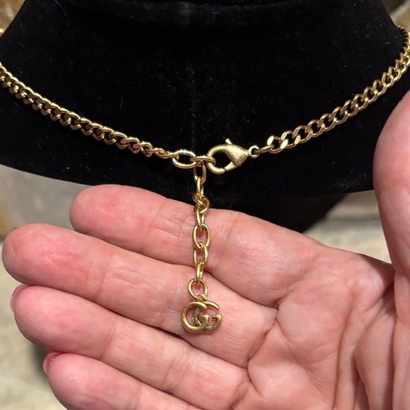 Gold Flower GG Pendant Necklace - Picture 4 of 4